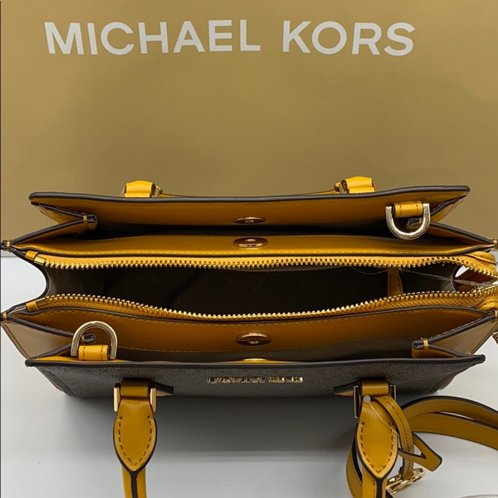 MICHAEL KORS HOPE MEDIUM MESSENGER MARIGOLD - Picture 13 of 16